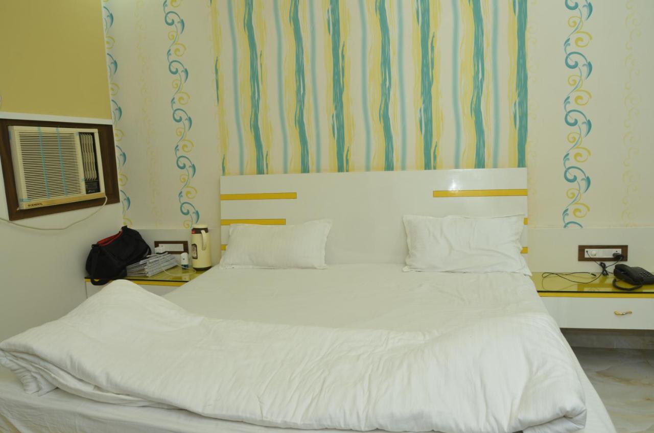Hotel Paradise Inn Auraiya 外观 照片