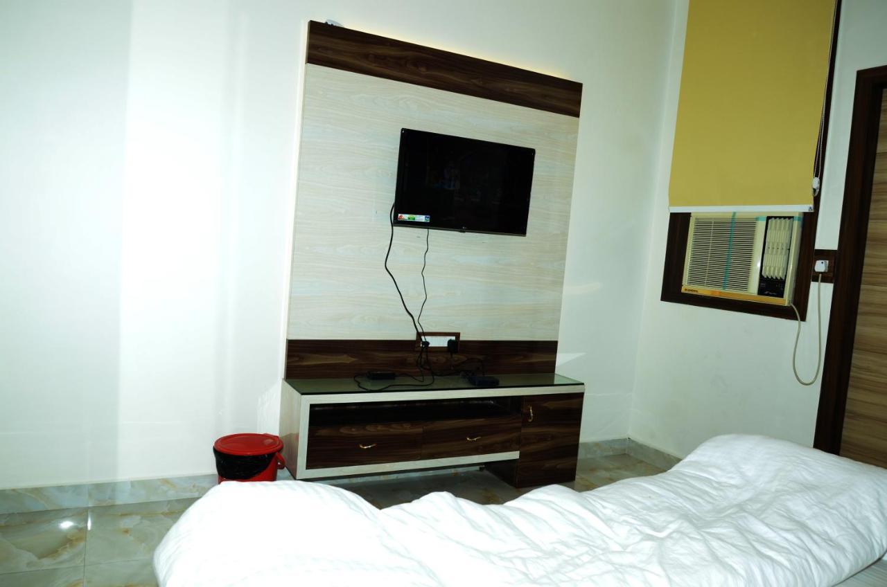 Hotel Paradise Inn Auraiya 外观 照片