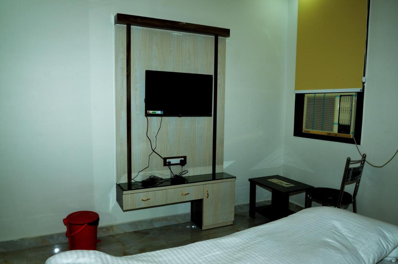 Hotel Paradise Inn Auraiya 外观 照片